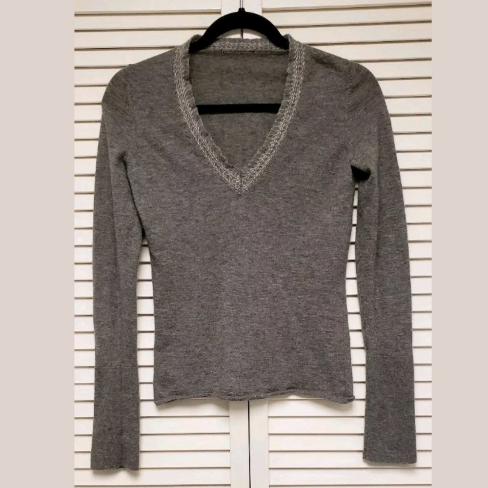 🔥SALE! 100% Cashmere V-Neck Long Sleeve Sweater.